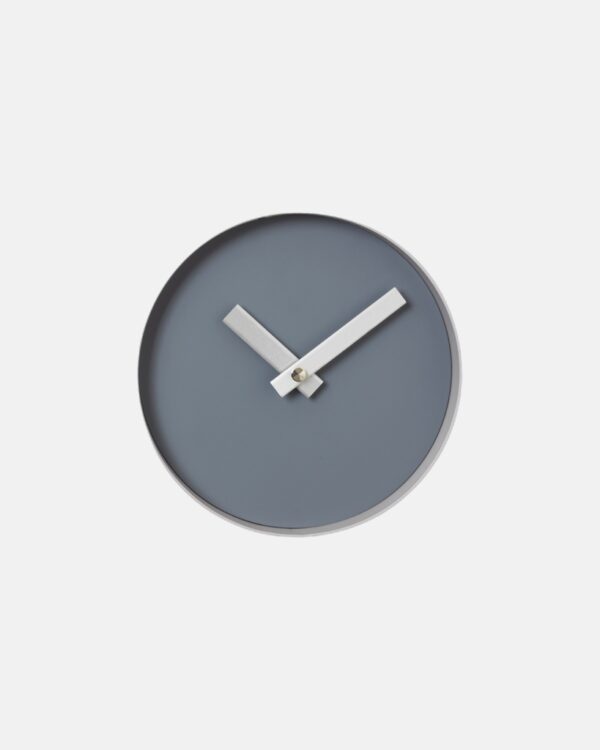 Embrace simplicity with the RIM wall clock. Featuring a chic, numberless face and a stylish Steel Grey hue, it’s the ideal piece for minimalist interiors.