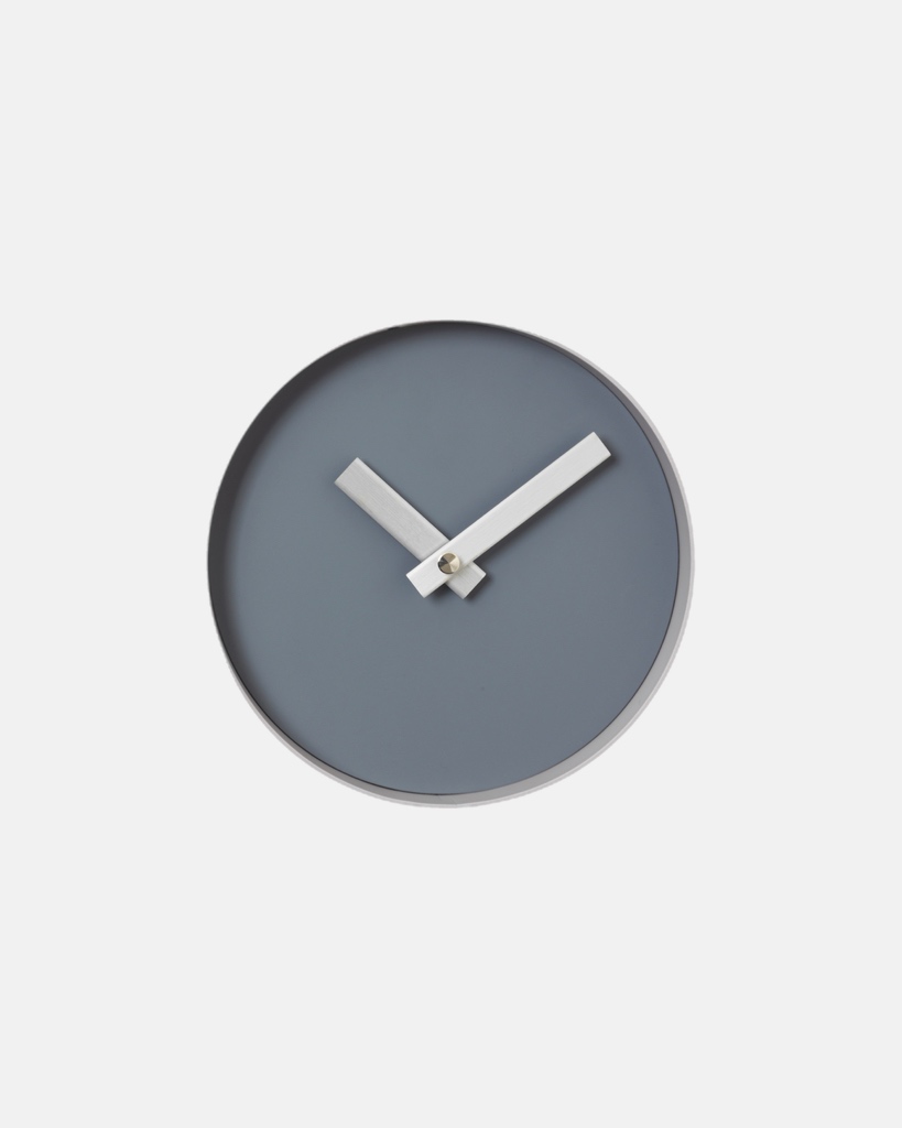 Embrace simplicity with the RIM wall clock. Featuring a chic, numberless face and a stylish Steel Grey hue, it’s the ideal piece for minimalist interiors.