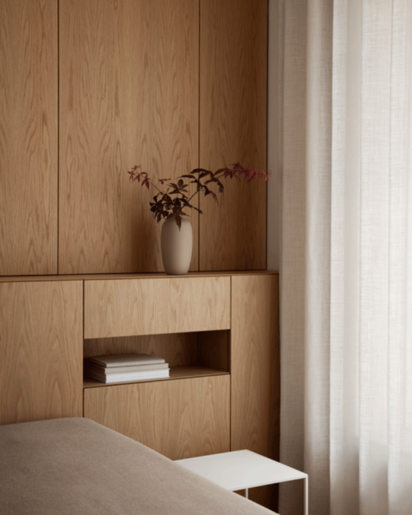 Discover the rustic beauty of the Ceola vase series by Frederike Martens. Handmade by local artisans, each vase in soft beige - brown brings a unique, natural feel to your interior.