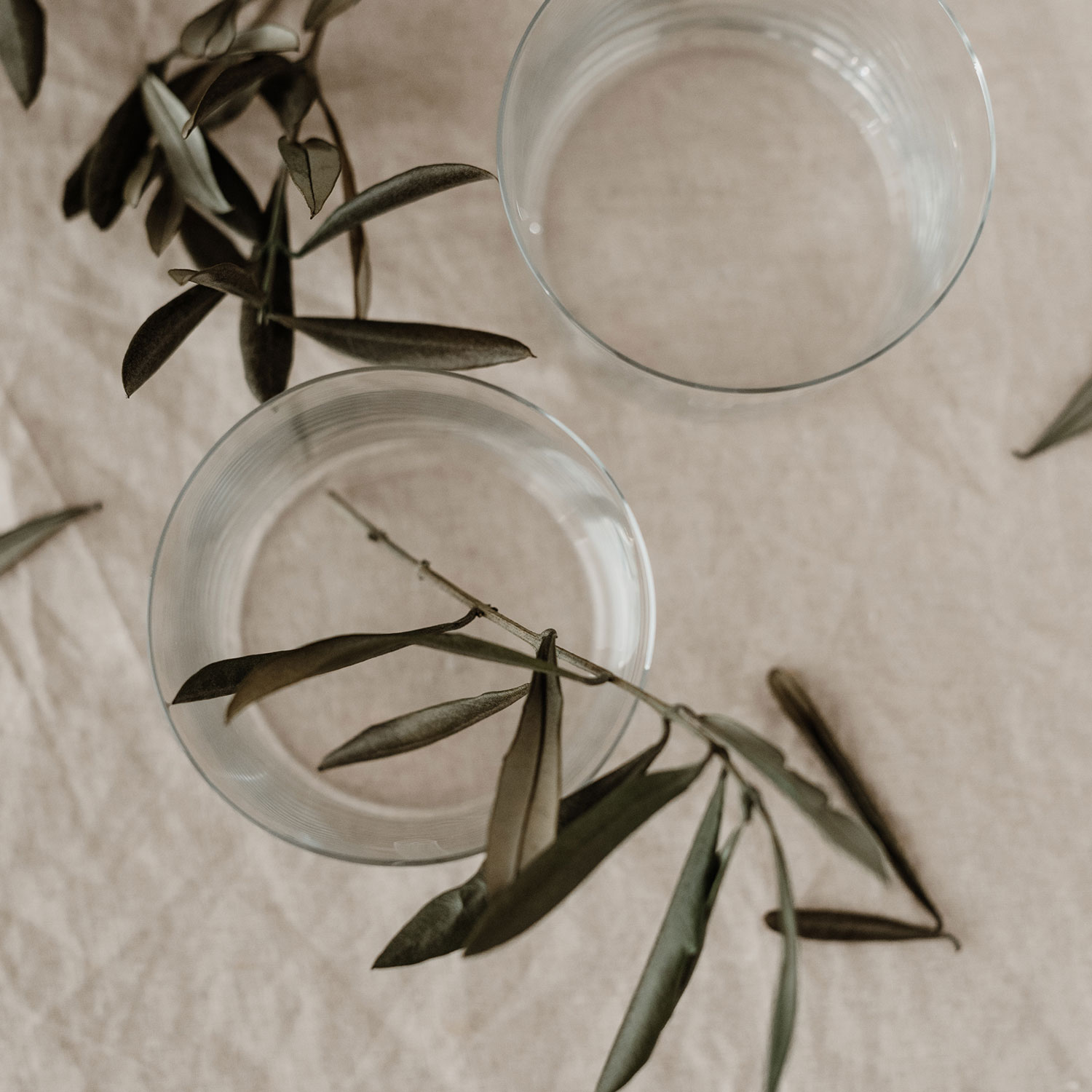 Modern Heart Print Glass Set | 350ml | Set of 2 | Stackable Design Transform your table setting with these elegant thin-walled drinking glasses. Each glass in this set of two features a delicate white heart print and unique owl base engraving. Despite their lightweight design, these 350ml glasses are surprisingly durable and conveniently stackable. Perfect for everything from water and cocktails to desserts and snacks. Dishwasher safe and sized just right at 8.5cm height, these versatile glasses blend modern style with everyday practicality.