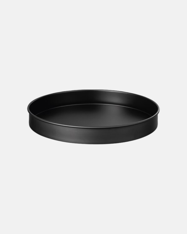The EASY serving tray in the black colour is a welcome helper for many other occasions, such as birthdays or a celebration with your loved ones. No matter whether you serve the aperitif and other drinks or use the household tray as a noble decorative object: The design speaks for itself and makes the EASY tray an eye-catcher.