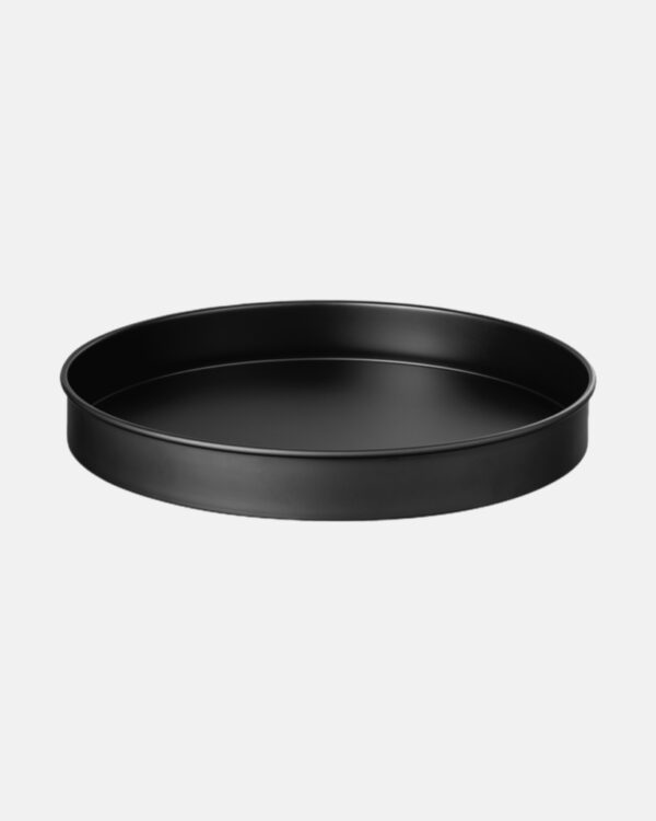 The EASY serving tray in the black colour is a welcome helper for many other occasions, such as birthdays or a celebration with your loved ones. No matter whether you serve the aperitif and other drinks or use the household tray as a noble decorative object: The design speaks for itself and makes the EASY tray an eye-catcher.