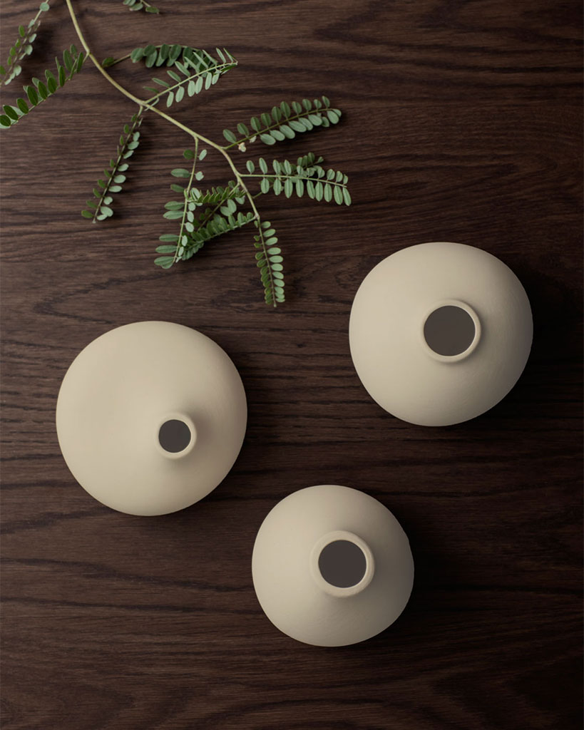 Three unglazed porcelain vases in a "Vanilla" color with a natural, organic shape. Each vase has slight variations in color and texture, creating a unique and charming set. Perfect for displaying flowers or adding a touch of earthy elegance to your home decor.