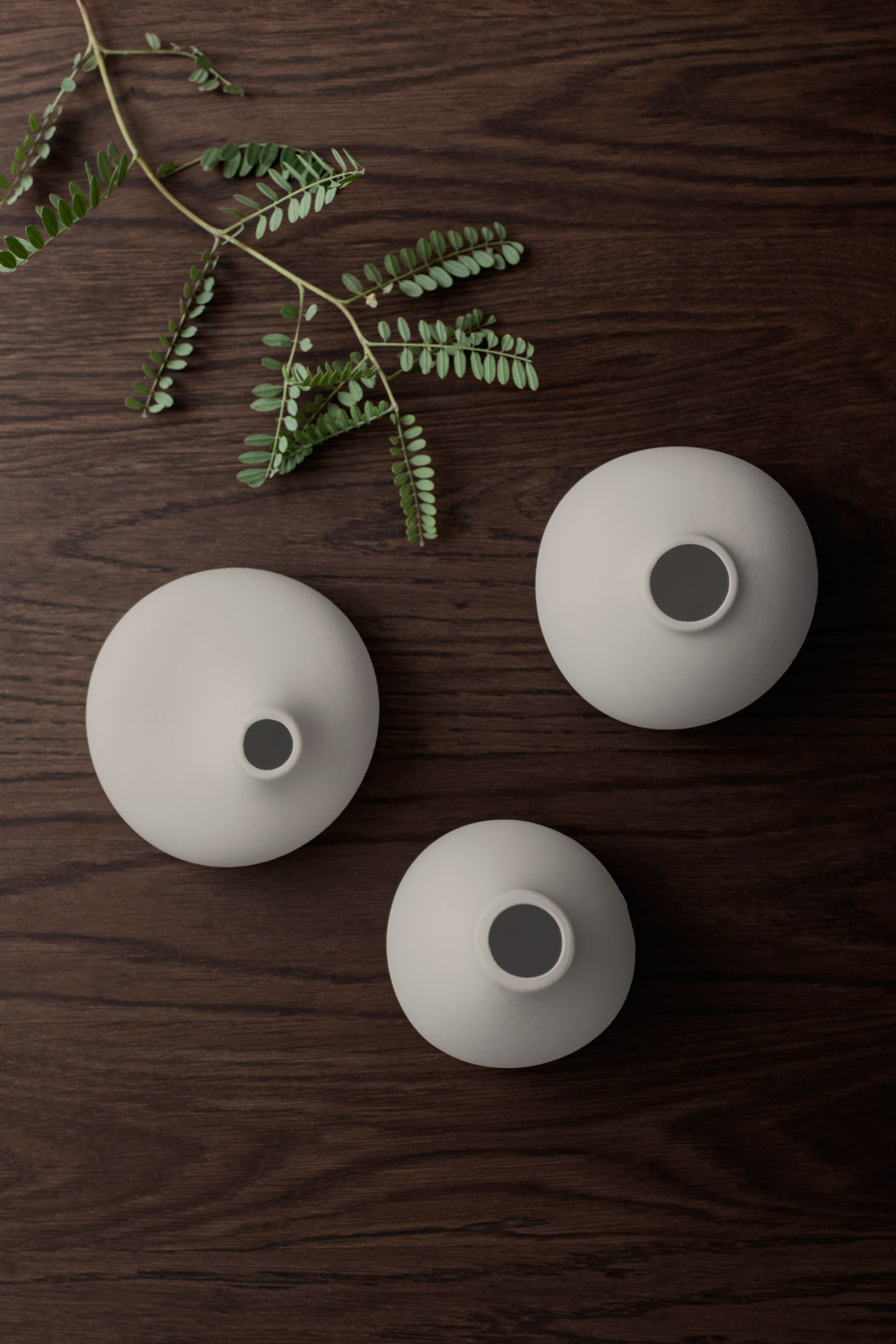 set of 3 vases in grey colour