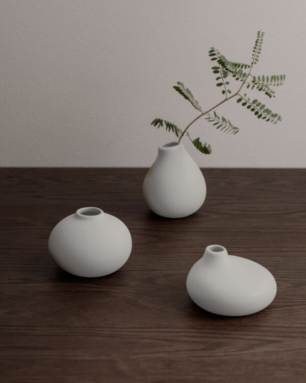 set of 3 vases in grey colour