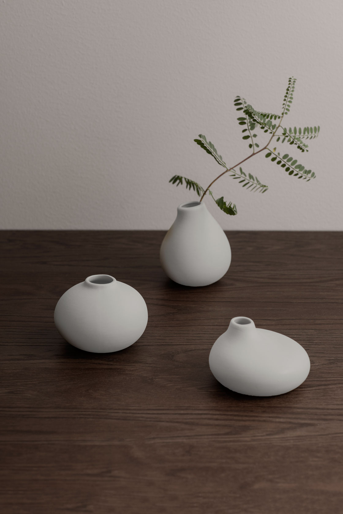 set of 3 vases in grey colour