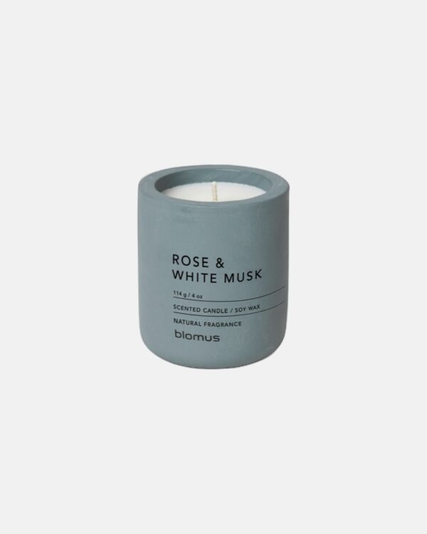Transform your home into a calming retreat with the FRAGA candle. Its enchanting scent and modern design create a cozy atmosphere for relaxation and wellbeing.