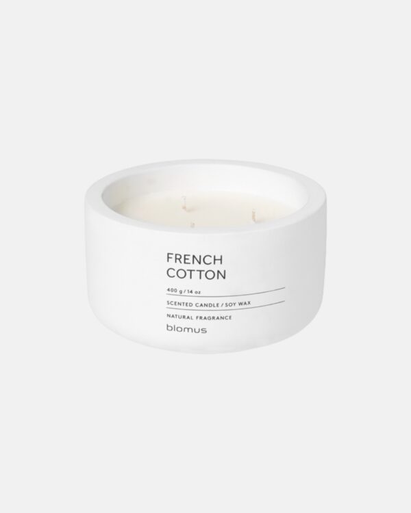 Discover the FRAGA scented candle! With its three-wick design and refreshing French Cotton fragrance, it brings a modern touch and cozy ambiance to your home.
