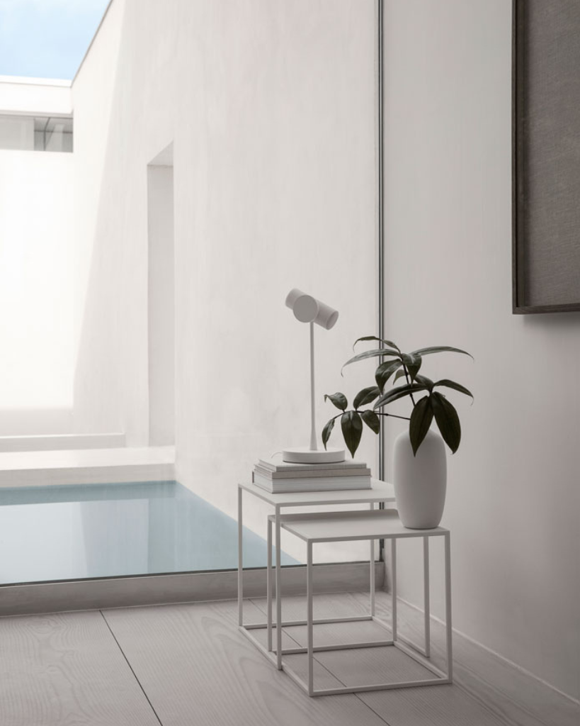 Discover the rustic beauty of the Ceola vase series by Frederike Martens. Handmade by local artisans, each vase in soft white brings a unique, natural feel to your interior.