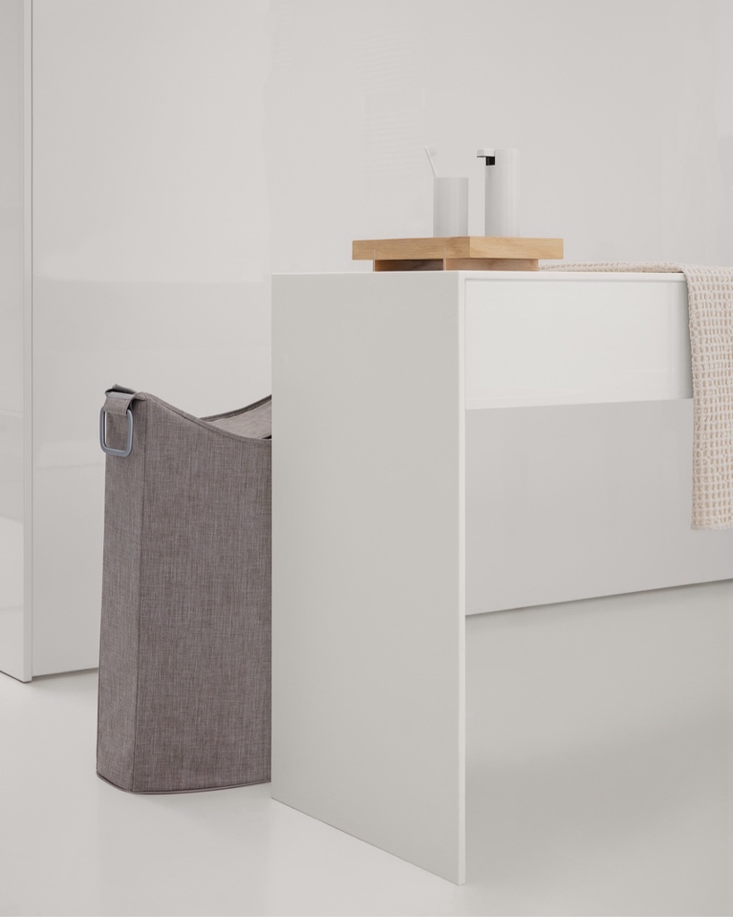 Meet the FRISCO laundry bin! This stylish, slimline design makes laundry day a breeze with its unique opening and easy-to-carry handles. Keep your space tidy!