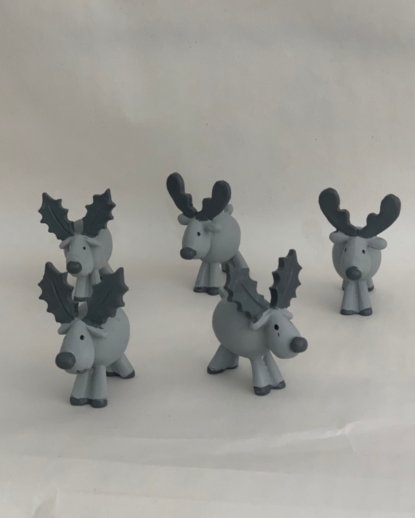 ceramic reindeer in grey colour