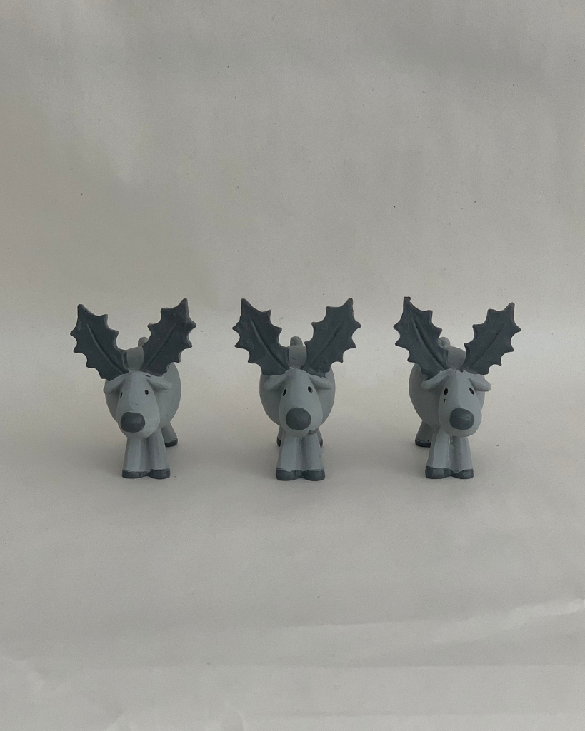 ceramic reindeer in grey colour