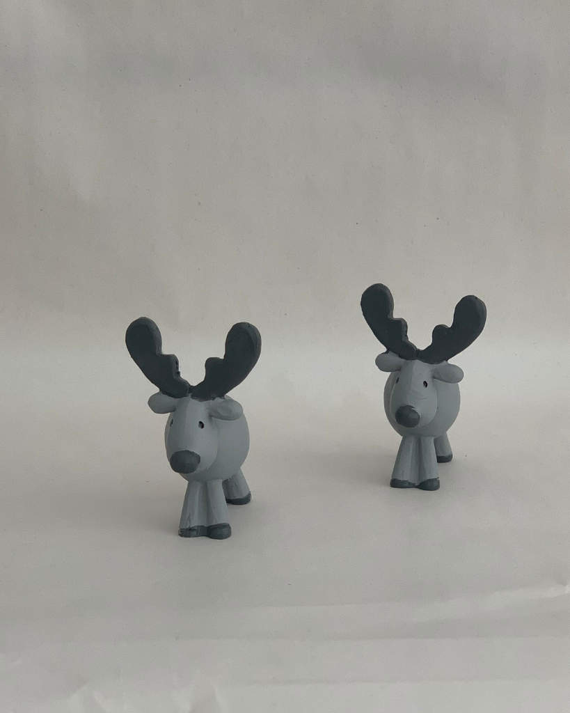 ceramic reindeer in grey colour