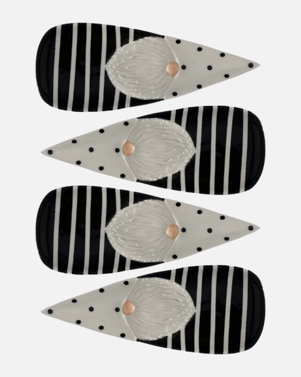 triangular santa tray / black and white