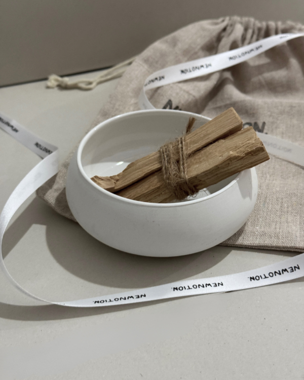 Promote peace and clarity with this mindful gift set featuring sustainably sourced palo santo and a serene white clay bowl. Perfect for meditation, spiritual practices, and purifying spaces.