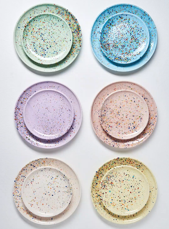 a collection of beautiful dinner plates with a diameter of 27cm and colourful glazes and modern shapes.