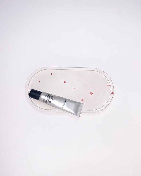 "Enamora" OVAL shape tray from our Valentine's Collection. Greyish color with charming red hearts. Crafted with love, adds romance to any setting.