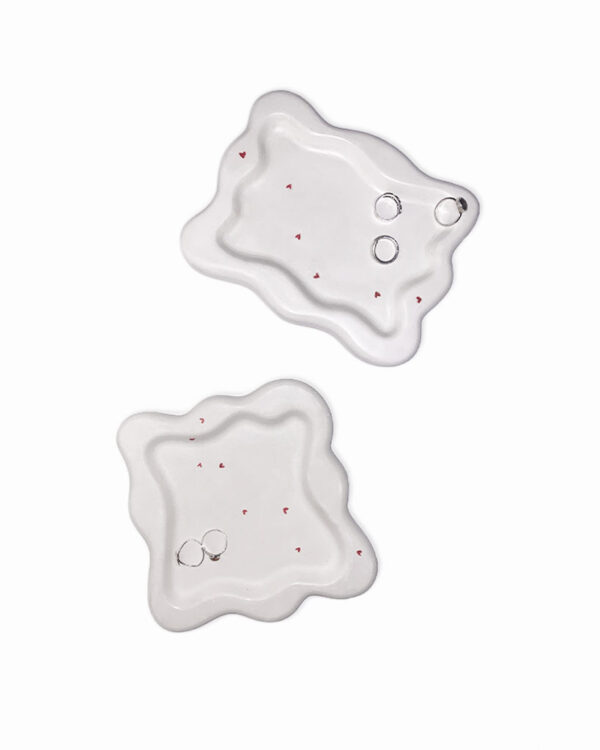 Add a touch of romance to any setting with our "Enamora" organic shape tray from our Valentine's Collection. Crafted with love and care, it features a beautiful greish color and charming red hearts.