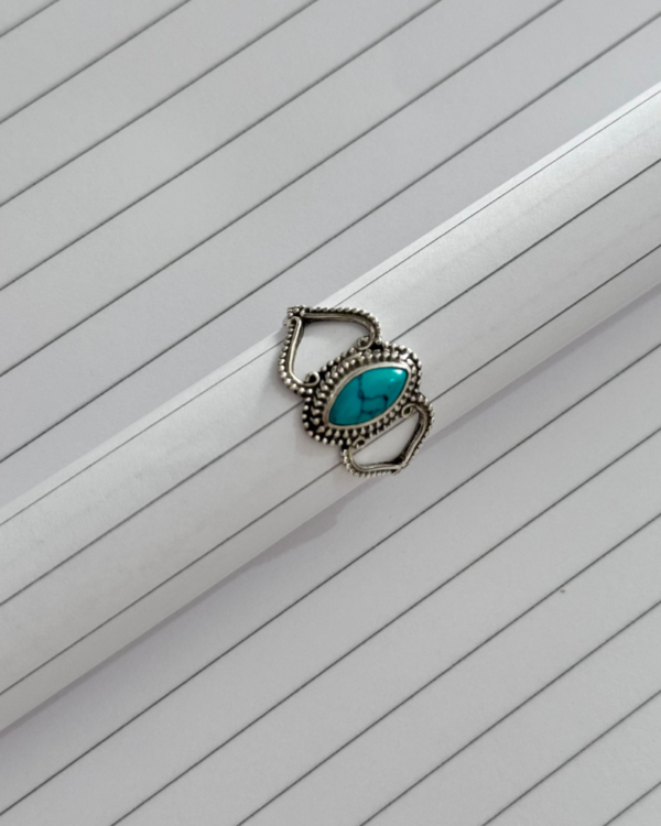 Elevate your style with our stunning Turquoise | Sterling Silver Ring. Crafted with genuine turquoise and durable sterling silver, this accessory adds a vibrant pop of colour to any outfit.