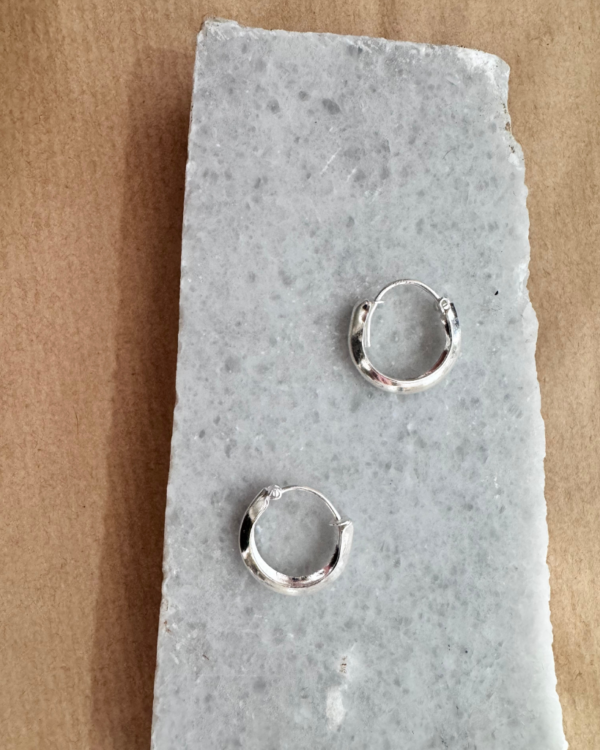 Elevate your style with our high-quality sterling silver hoop earrings. Perfect for any occasion, these classic hoops are a versatile accessory that adds a touch of elegance to your look. Treat yourself or a loved one to these must-have earrings today!
