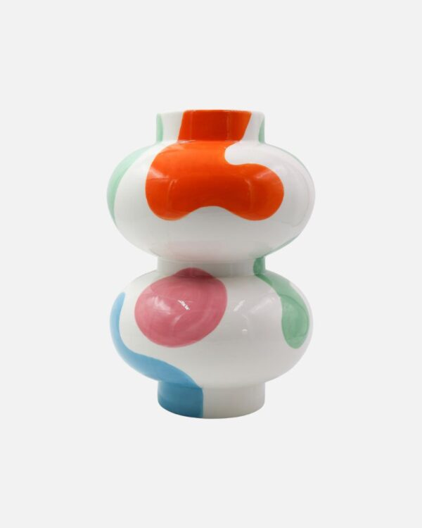 Elevate your floral display with the ceramic Augusto vase from Qué Rico. Hand-painted with a colourful La Vaca pattern, this Belgian-designed vase brings energy and elegance to your home.