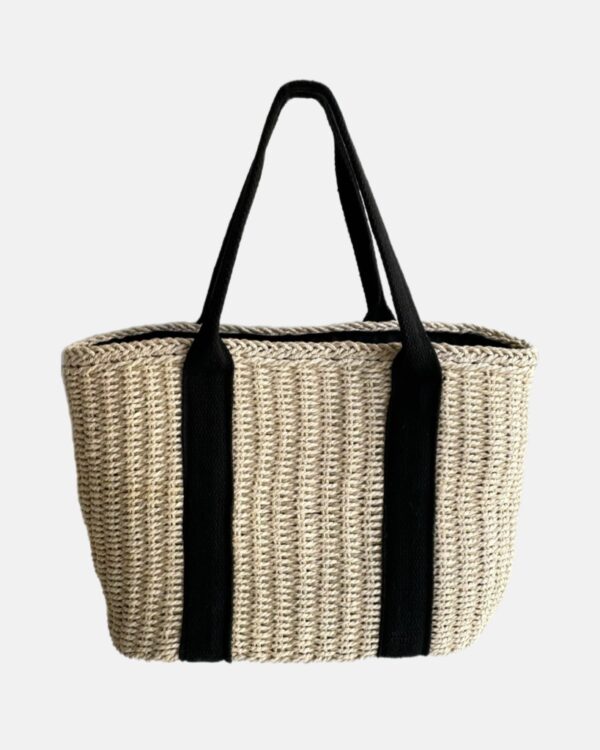 This rattan bag is the perfect accessory for your summer adventures. Made from natural raffia fibres, this tote is not only eco-friendly but also durable enough to carry all your essentials.