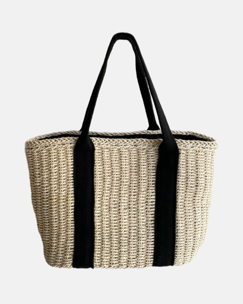 This rattan bag is the perfect accessory for your summer adventures. Made from natural raffia fibres, this tote is not only eco-friendly but also durable enough to carry all your essentials.