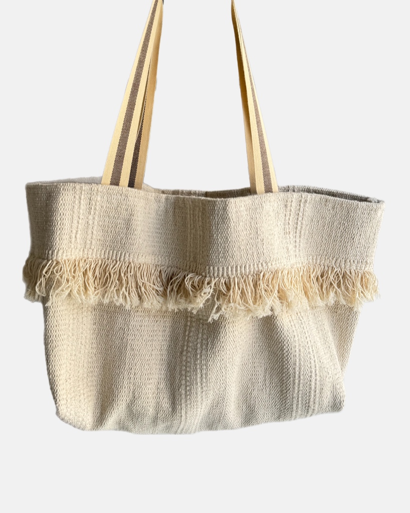 Get beach-ready with our chic, spacious bag! Made from durable material, it fits all your essentials while keeping you stylish and ready for fun in the sun.