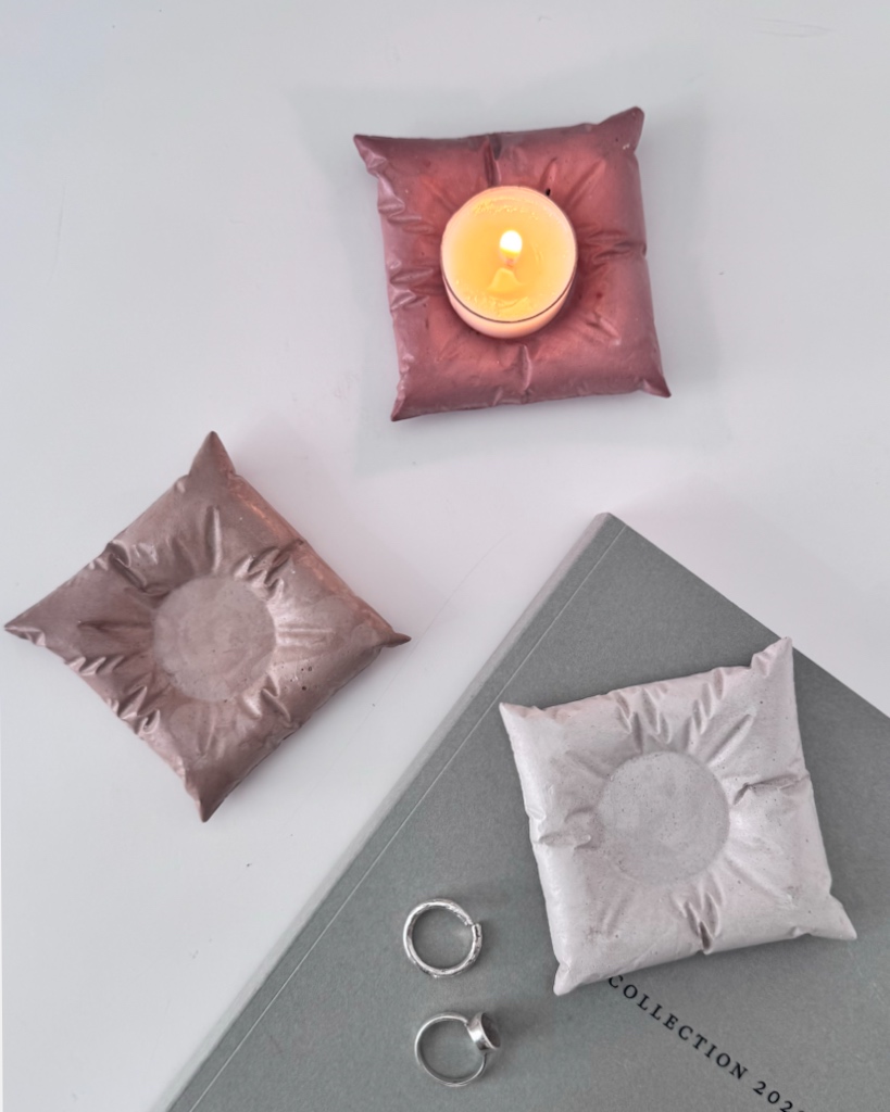 tea light pillow holder