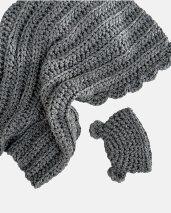 BABY BEAR HAT WITH A BLANKET