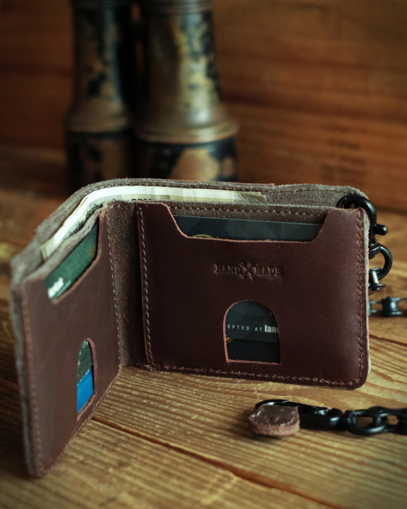 Rodeo Wallet - Leather & Suede Chain Wallet | Biker x Cowboy Style | 4 Card Slots | Removable Metal Moto-Chain (69cm) | Compact Size 9x11.5cm | Perfect for Modern Rebels | Unique Western Design | Statement Piece | Built for Adventure | Easy Card Access