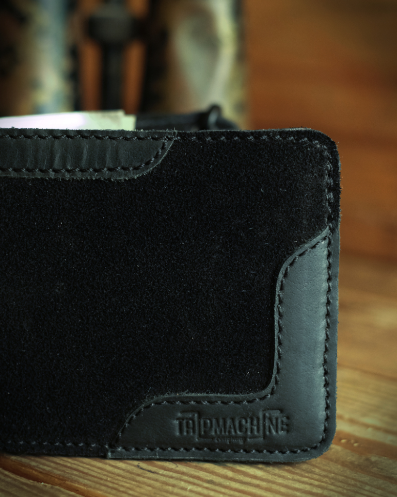 Rodeo Wallet - Leather & Suede Chain Wallet | Biker x Cowboy Style | 4 Card Slots | Removable Metal Moto-Chain (69cm) | Compact Size 9x11.5cm | Perfect for Modern Rebels | Unique Western Design | Statement Piece | Built for Adventure | Easy Card Access