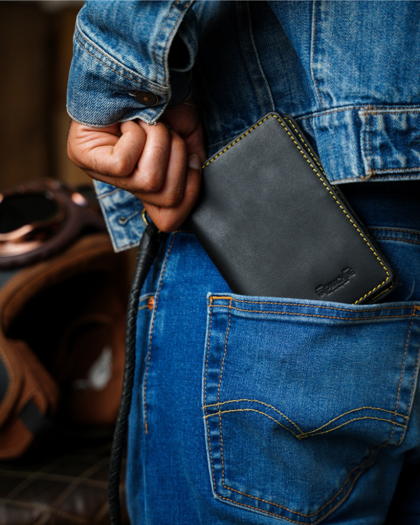 Explorer Wallet - Leather Travel Companion | Passport Fit | 2 Card Slots | Guitar Pick Pocket | Field Notes Included | Handmade | Slim Design 15x10cm | Adventure-Ready | Removable Leather Braid | Premium Leather | Perfect for Travelers