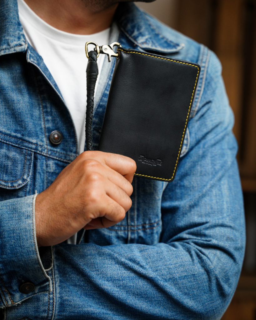 Explorer Wallet - Leather Travel Companion | Passport Fit | 2 Card Slots | Guitar Pick Pocket | Field Notes Included | Handmade | Slim Design 15x10cm | Adventure-Ready | Removable Leather Braid | Premium Leather | Perfect for Travelers