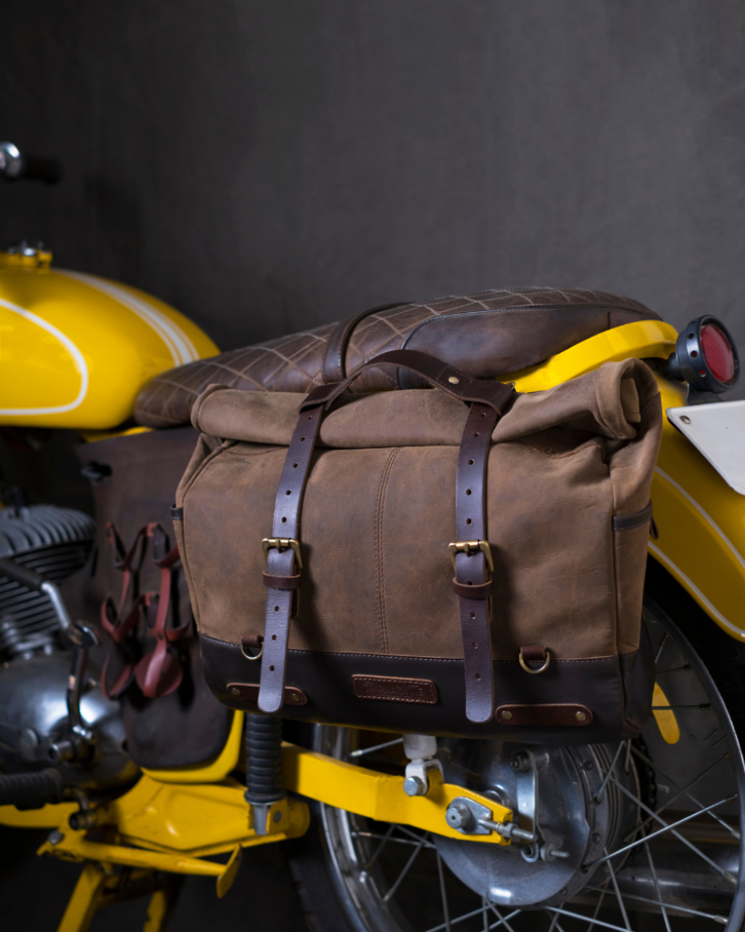 The Outlaw Leather Messenger Bag combines timeless style with versatile functionality. Handcrafted from 100% genuine leather with no compromises, this 17L bag features a roll-top design, front laptop compartment (fits up to 38 cm laptops), and multiple internal pockets. Perfect for daily commutes or weekend getaways, it includes a leather shoulder strap and can be mounted on motorcycles. Dimensions: 39.5 x 28 x 12.7 cm when closed.