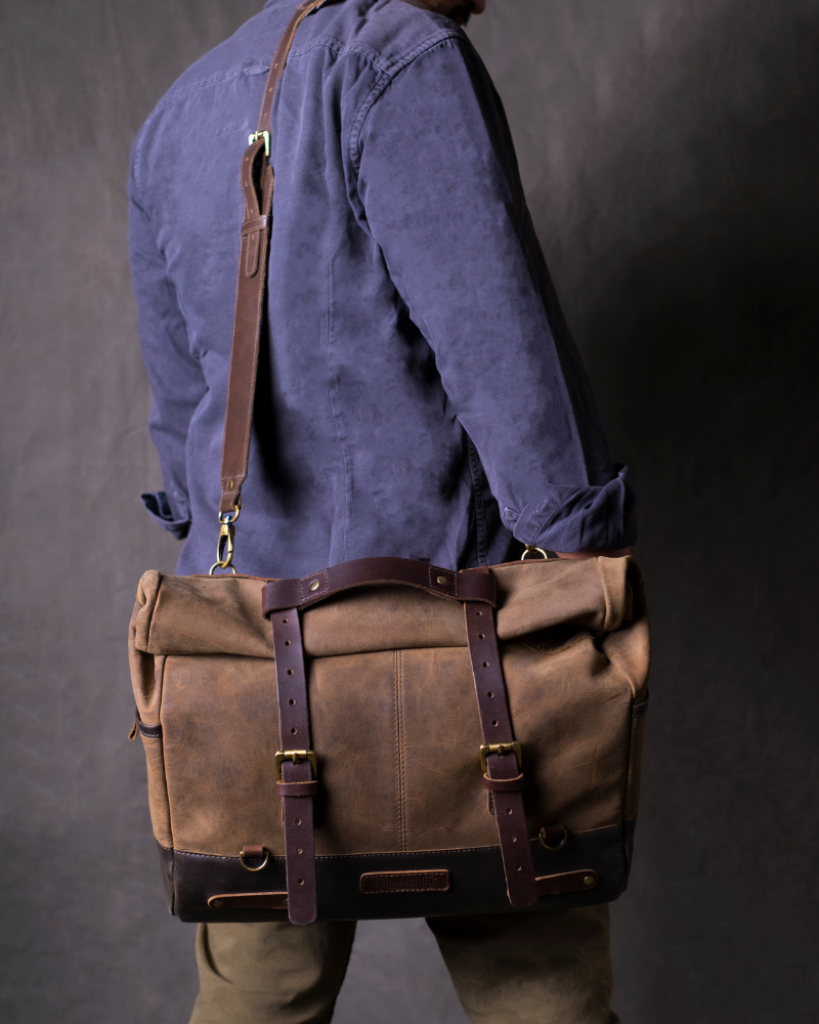 The Outlaw Leather Messenger Bag combines timeless style with versatile functionality. Handcrafted from 100% genuine leather with no compromises, this 17L bag features a roll-top design, front laptop compartment (fits up to 38 cm laptops), and multiple internal pockets. Perfect for daily commutes or weekend getaways, it includes a leather shoulder strap and can be mounted on motorcycles. Dimensions: 39.5 x 28 x 12.7 cm when closed.