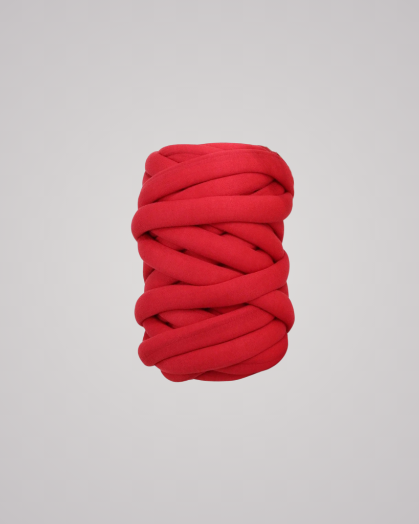 Create cozy blankets, rugs, pillows, and stylish bags with our Super Chunky Yarn! This thick, bulky yarn is easy to work with and knits up quickly. 1 Perfect for DIY projects. 500g, 80% Polyester/20% Cotton. Learn to make bags in our workshops!