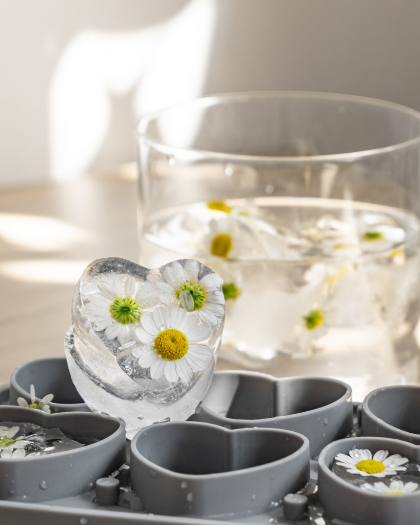 Transform your drinks with our heart-shaped ice cube tray. Creates 6 large silicone ice hearts, perfect for cocktails & special occasions. Easy-fill, dishwasher safe.