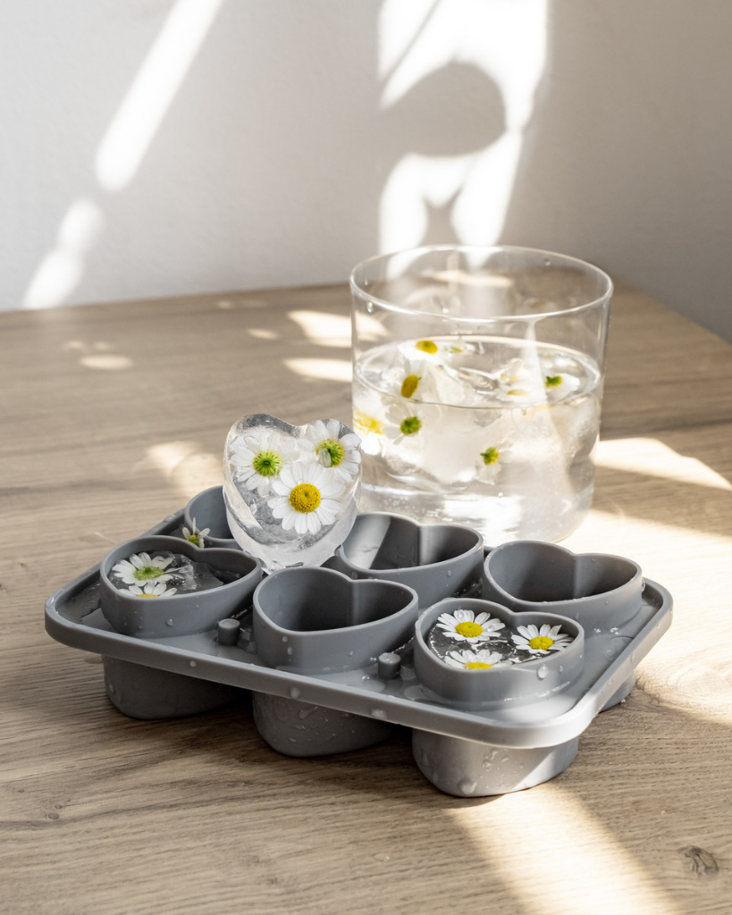 Transform your drinks with our heart-shaped ice cube tray. Creates 6 large silicone ice hearts, perfect for cocktails & special occasions. Easy-fill, dishwasher safe.