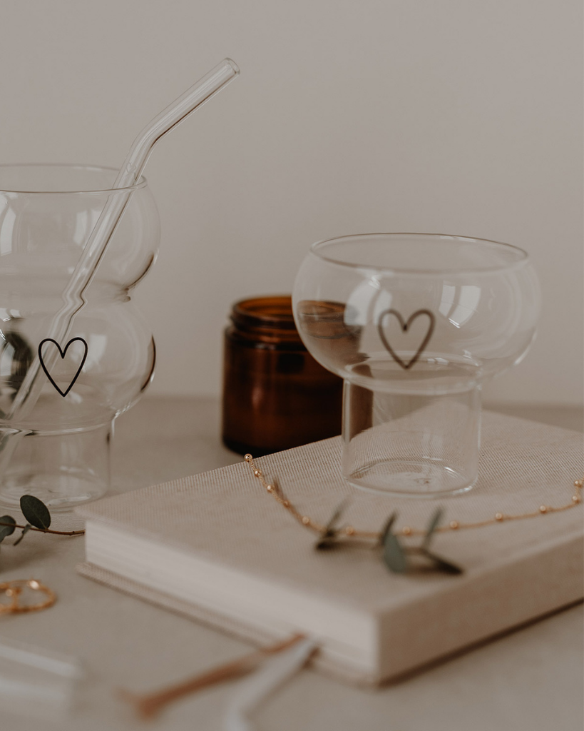 Make every drink special with the trendy Bubble Glass Heart. This unique glass features a playful spherical shape and charming heart detail, perfect for cocktails, iced coffee, or any beverage. Stylish, functional, and dishwasher safe.