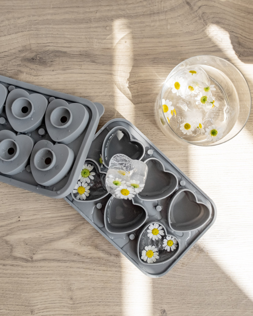 Transform your drinks with our heart-shaped ice cube tray. Creates 6 large silicone ice hearts, perfect for cocktails & special occasions. Easy-fill, dishwasher safe.