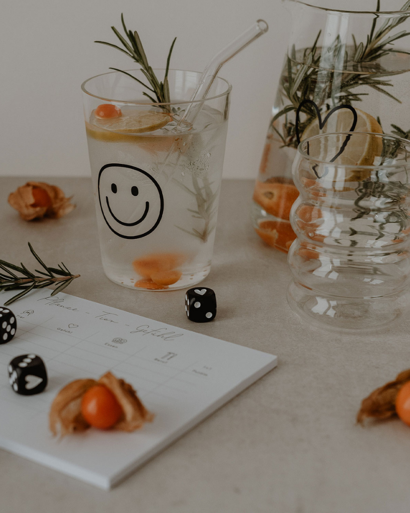 Modern Bubble Glass with unique 4-ring shape. 300ml capacity, dishwasher safe. Perfect for water, juice & entertaining. Comfortable ergonomic design.
