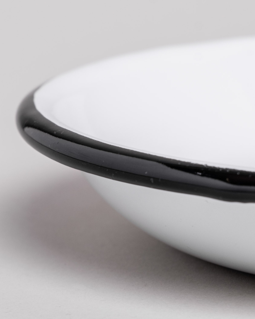 Elevate your outdoor dining with our heart-pattern enamel plate. At 18.7cm, this durable plate features a classic black heart design, perfect for camping, picnics, and outdoor entertaining. Dishwasher safe and built to last.