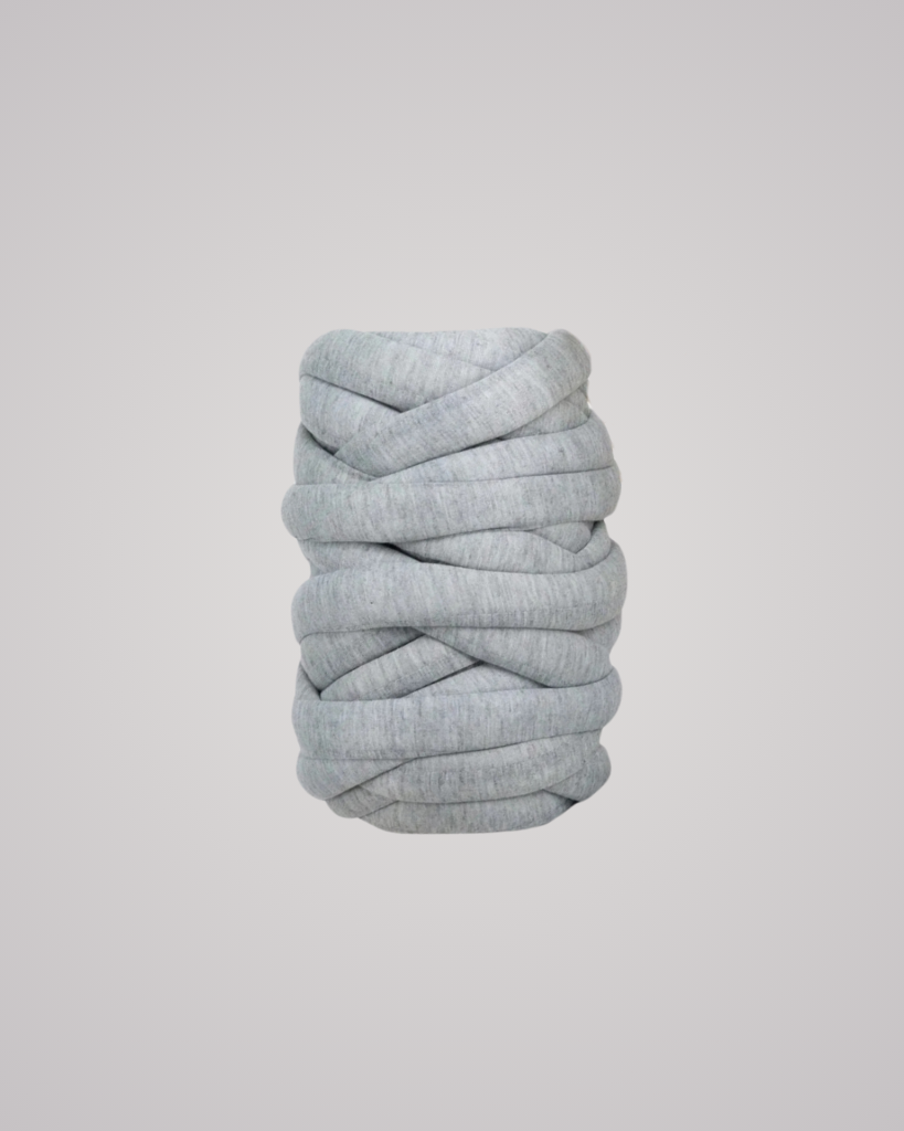 Create cozy blankets, rugs, pillows, and stylish bags with our Super Chunky Yarn! This thick, bulky yarn is easy to work with and knits up quickly. 1 Perfect for DIY projects. 500g, 80% Polyester/20% Cotton. Learn to make bags in our workshops!