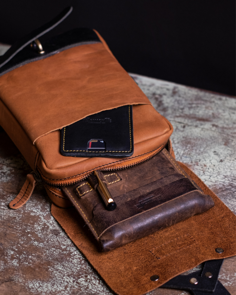 Premium Leather Thigh Bag | Adjustable Fit | Phone Pocket | Multiple Storage | Handcrafted Quality | 24x19x9cm | Perfect EDC | Adventure-Ready | Classic Design | Ages Beautifully