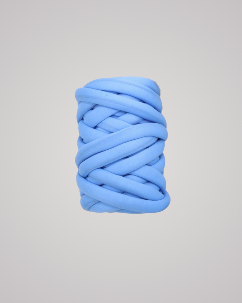 Create cozy blankets, rugs, pillows, and stylish bags with our Super Chunky Yarn! This thick, bulky yarn is easy to work with and knits up quickly. 1 Perfect for DIY projects. 500g, 80% Polyester/20% Cotton. Learn to make bags in our workshops!