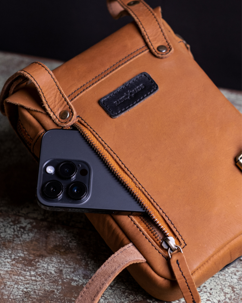 Premium Leather Thigh Bag | Adjustable Fit | Phone Pocket | Multiple Storage | Handcrafted Quality | 24x19x9cm | Perfect EDC | Adventure-Ready | Classic Design | Ages Beautifully