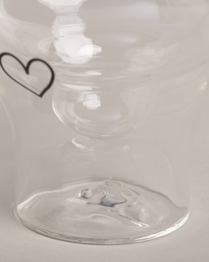 Serve in style with our double-walled heart glass. This elegant 100ml glass features temperature-maintaining design, perfect for cocktails and desserts. Dishwasher safe and heat-resistant for versatile entertaining.