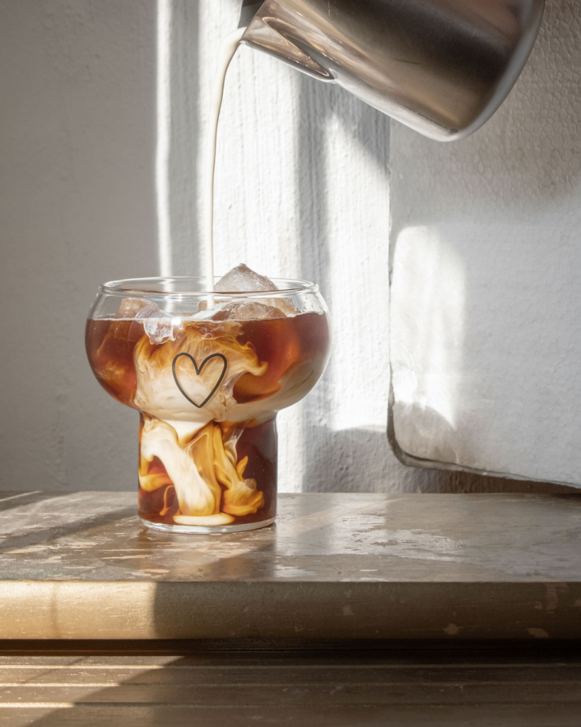 Make every drink special with the trendy Bubble Glass Heart. This unique glass features a playful spherical shape and charming heart detail, perfect for cocktails, iced coffee, or any beverage. Stylish, functional, and dishwasher safe.