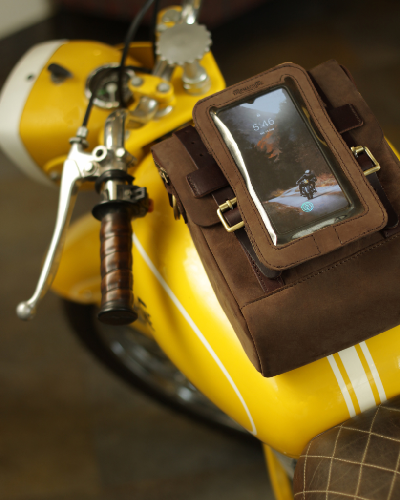 Premium Adventure Bag | 4.4L Capacity | 6 Strong Magnets | Multi-Mount Design | Weather-Protected | Expandable System | Classic Style | Perfect Travel Companion | Versatile Carry Options